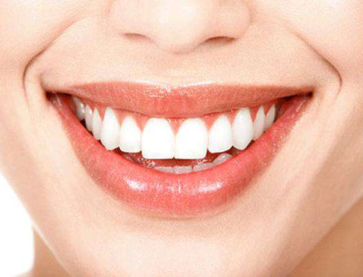 С правильной улыбкой вы выглядите моложе. Фото: Fotolia/PhotoXPress.ru.