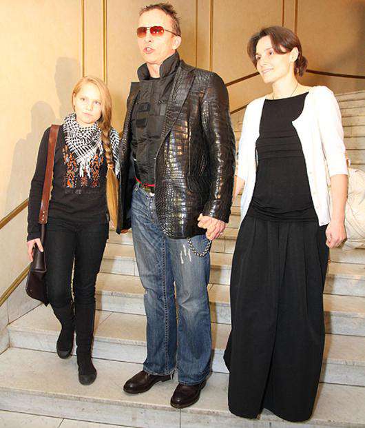 Иван Охлобыстин с женой и дочкой.