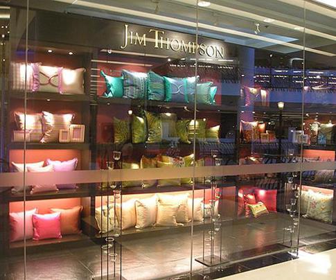 Записки тайской мамочки: «Весь свет собирался на вечеринках загадочного американца»