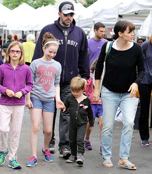 Бен Аффлек и Дженнифер Гарнер с детьми. Фото: Rex Features/Fotodom.ru.