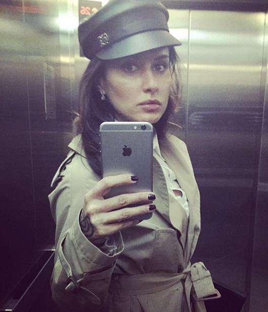 Тина Канделаки и iPhone 6. Фото: Instagram.com.