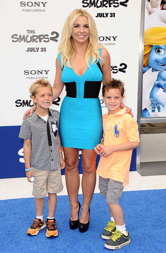 Бритни Спирс с детьми. Фото: Startracks Photo/Fotodom.ru.