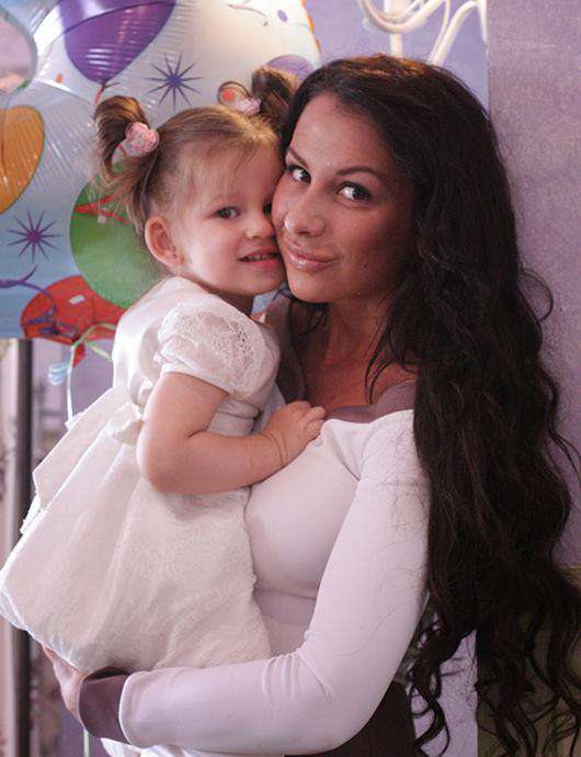 Анна Грачевская с дочерью Василисой. Фото: материалы пресс-служб.