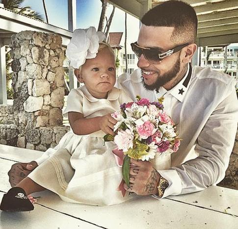 Тимати с женой вернулись на родину дочери