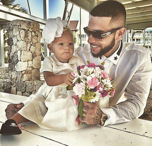 Дочери Тимати Алисе исполнился один годик. Фото: Instagram.com/timatiofficial.