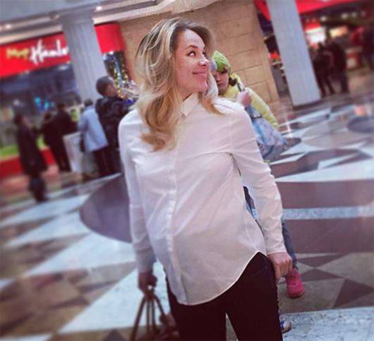 Зоя Бербер перестала скрывать беременность. Фото: Instagram.com/zberberr