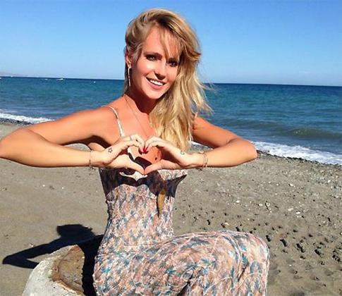 Сексуальный фитнес: певица Глюкоза увлеклась пилоном