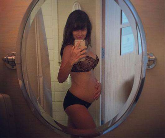 Хилария Болдуин показала свой живот через два дня после родов. Фото: Instagram.com/hilariabaldwin.