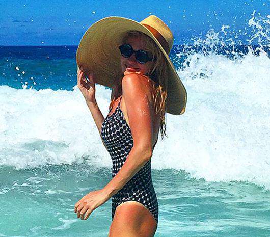 Яна Рудковская на Сейшелах. Фото: Instagram.com/ rudkovskayaofficial.