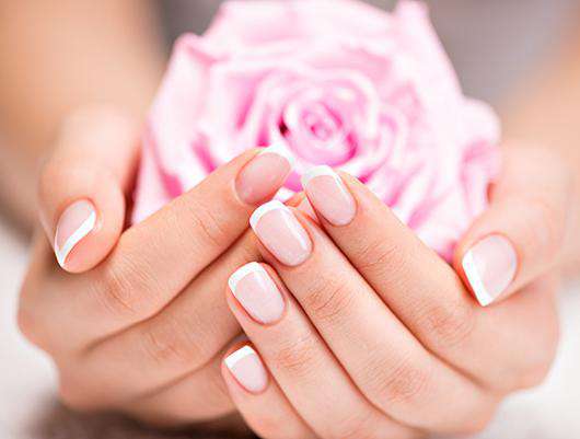 Руки первыми выдают возраст женщины. Фото: Lori.ru.