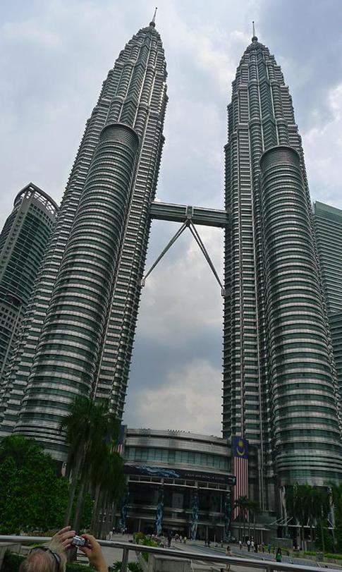 Записки тайской мамочки: «Из-за Анастасии Заворотнюк целая улица в Куала-Лумпур осталась без света»