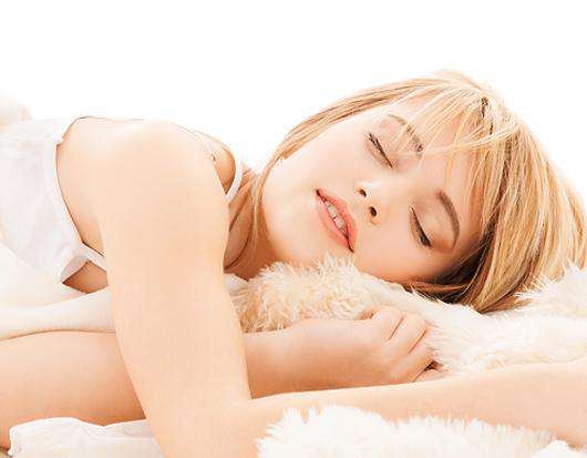 Правильно подобранный ночной уход поможет коже восстанавливаться во время сна. Фото: Lori.ru.