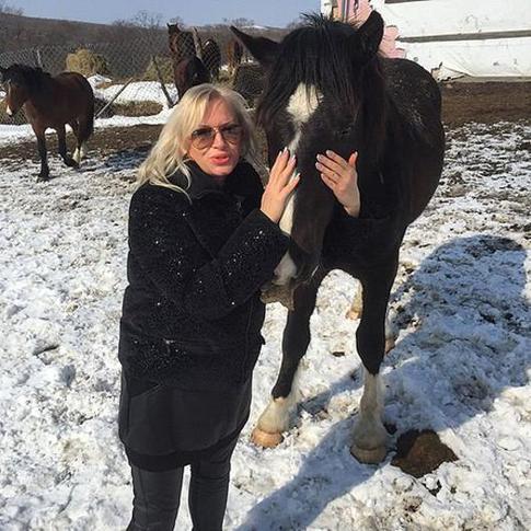 Наталия Гулькина влюбилась в молодого жеребца