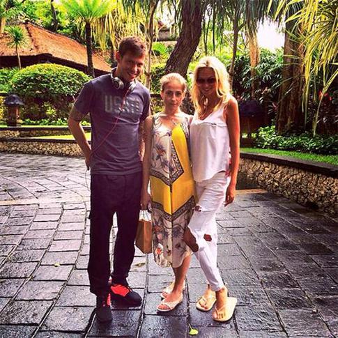 Юлия Аршавина приехала в гости к Смолову и Лопыревой