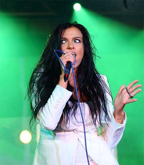 Солистка группы Serebro беременна?