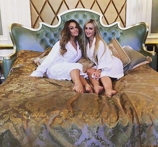 Ольга Бузова и Алена Водонаева вместе снимаются в сериале. Фото: Instagram.com/buzova86.