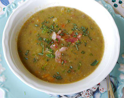 Суп из чечевицы с имбирем и шалфеем. Фото: материалы пресс-служб.