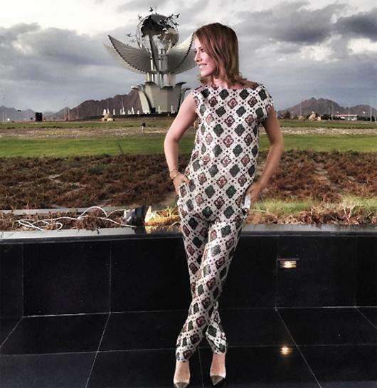 Ксения Собчак в комбинезоне Dolce&Gabbana. Фото: Instagram.com/xenia_sobchak.