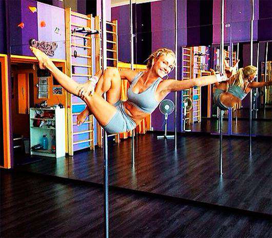 Катя Гордон увлеклась pole dance. Фото: instagram.com/katyagordon.