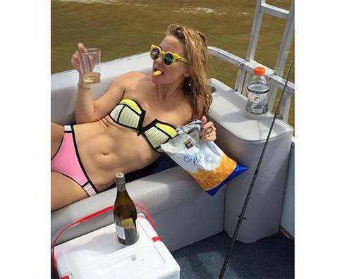 Кейт Хадсон показала тело в бикини