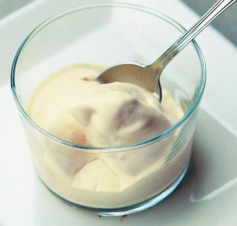 Как приготовить домашнее мороженое?