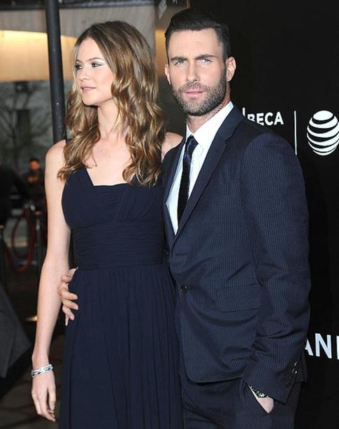 Солист Maroon 5 женится летом