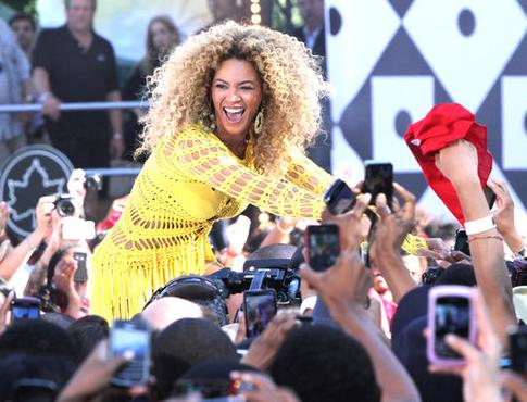 Бейонсе — впереди артисток всех