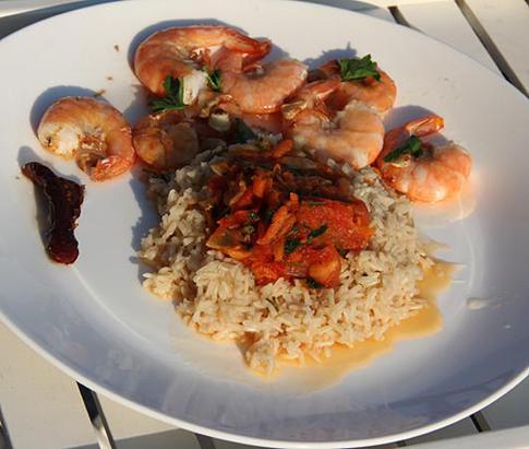 Рис с креветками и овощами