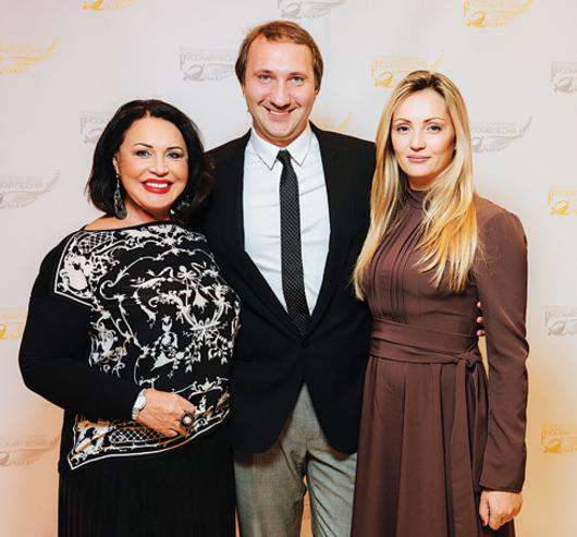 Надежда Бабкина с сыном и невесткой. Фото: материалы пресс-служб.