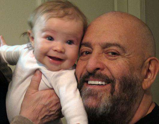 Михаил Шуфутинский с внучкой.