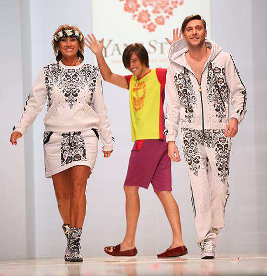 Лариса Копенкина и Прохор Шаляпин на показе YanaStasia.