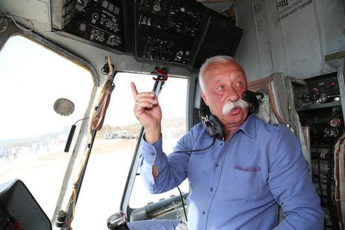 Леонид Якубович научил Арину Шарапову летать, а Юлия Барановская прокатилась в танке