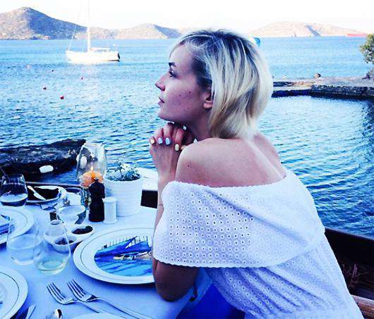 Полина Гагарина отдыхает с семьей на Крите. Фото: Instagram.com/gagara1987.