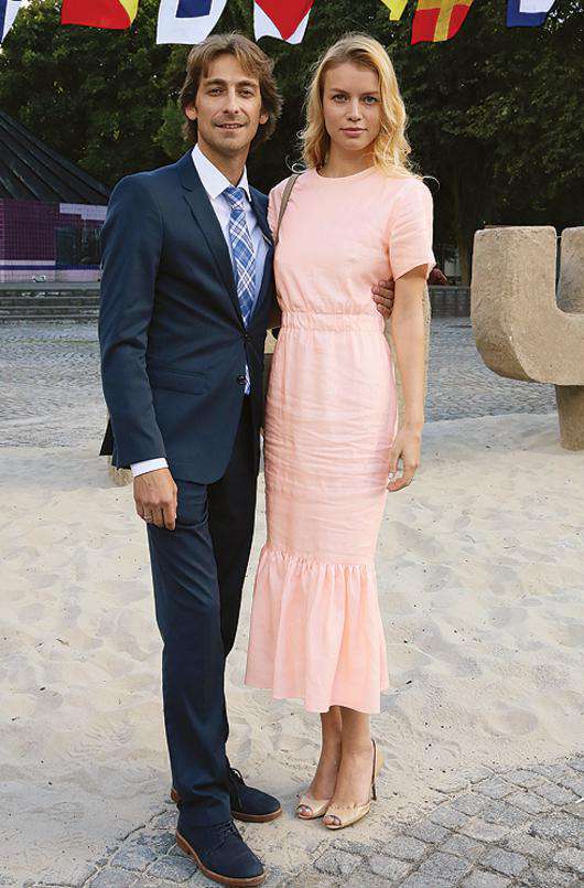 Артем Ткаченко с женой.