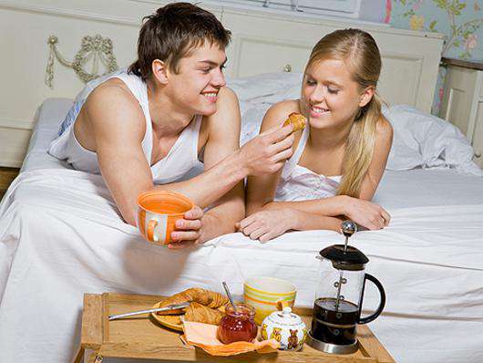 Чем порадовать свою половинку с утра? Фото: Lori.ru.