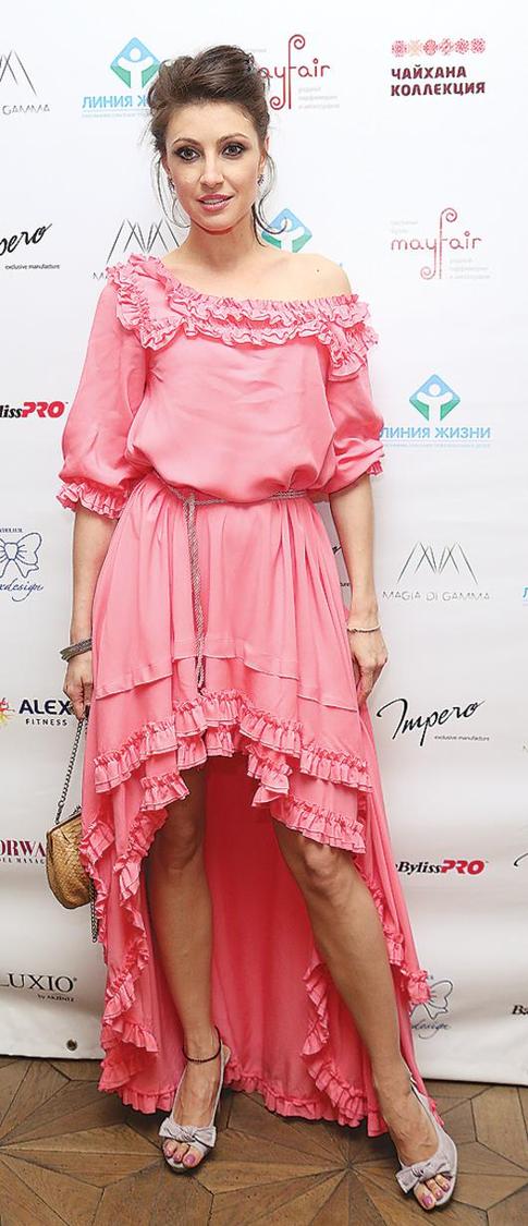 Анастасия Макеева не посмотрелась в зеркало?