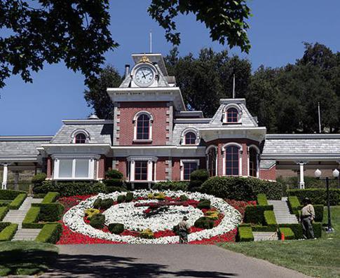 Особняк Майкла Джексона станет приютом