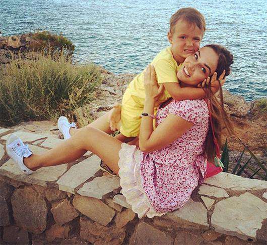 Алена Водонаева с сыном. Фото: Instagram.com/alenavodonaeva.