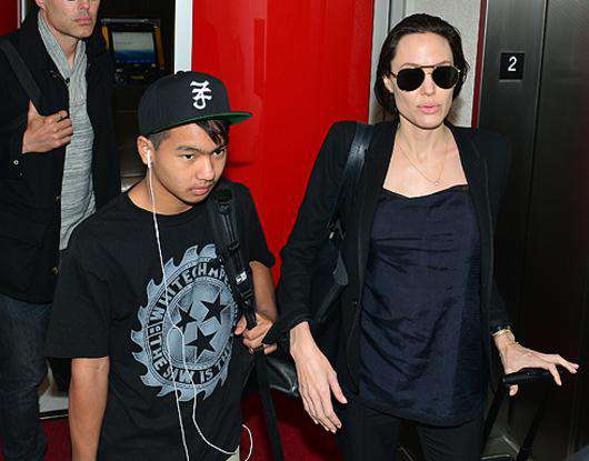 Анджелина Джоли с сыном Мэддоксом. Фото: Rex Features/Fotodom.ru.