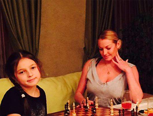 Анастасия Волочкова с дочерью Ариадной. Фото: Instagram.com/volochkova_art.