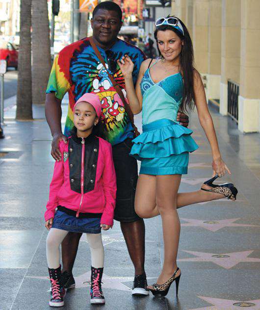 Пьер Нарцисс со своей семьей.