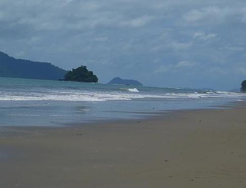 Записки тайской мамочки: «Абсолютно пустынные пляжи — это страшно»