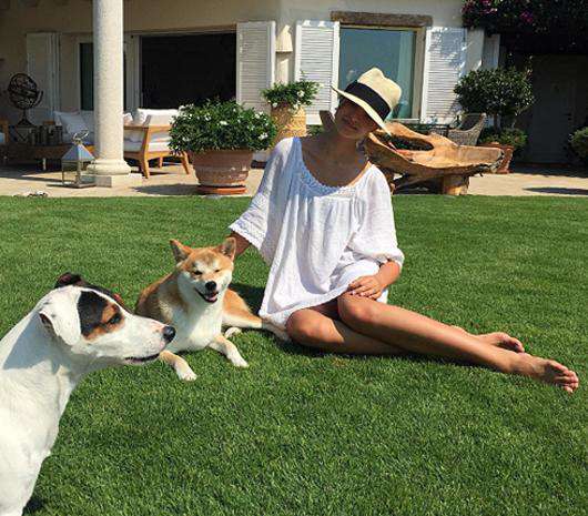 Алеся Кафельникова провела отличные каникулы на Сардинии. Фото: Instagram.com/lesyakaf.