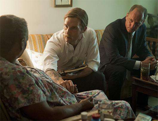 Мэттью МакКонахи и Вуди Харрельсон в драме «Настоящий детектив». Кадр из сериала.