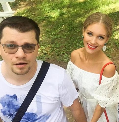 Харламов и Асмус впервые показали подросшую дочь