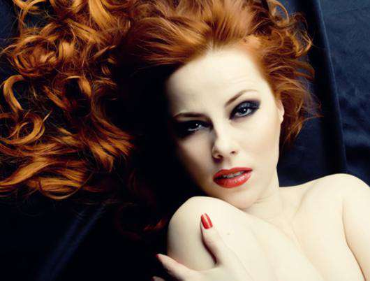 Самая распространенная причина выпадения волос — нарушение гормонального фона. Фото: Fotolia/PhotoXPress.ru.