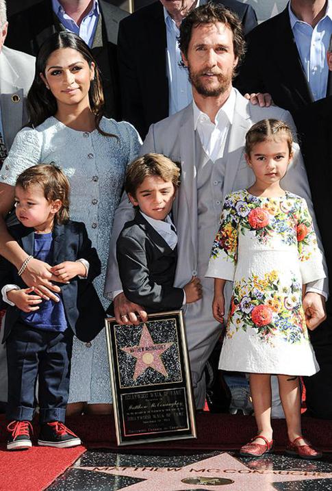 Мэтью Макконахи вывел детей в свет