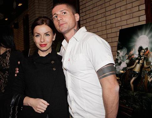 Юля Волкова показала грудь ради искусства