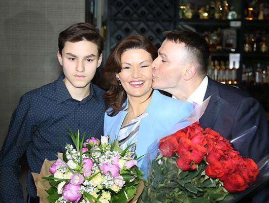 Кирилл Андреев с женой Лолой и сыном. Фото: материалы пресс-служб.