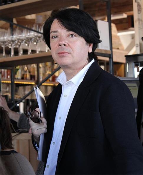 Валентин Юдашкин выпускает линию демократичной обуви